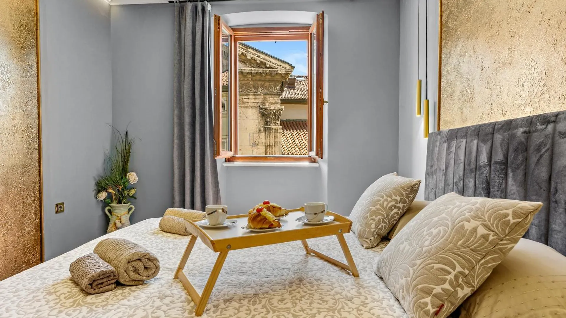 Diana City Hall View Pula Apartment